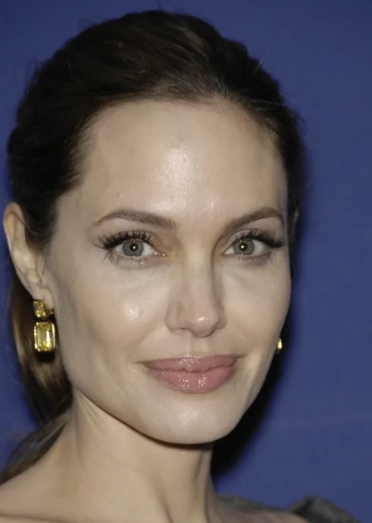 2 Анджелина Джоли.jpeg