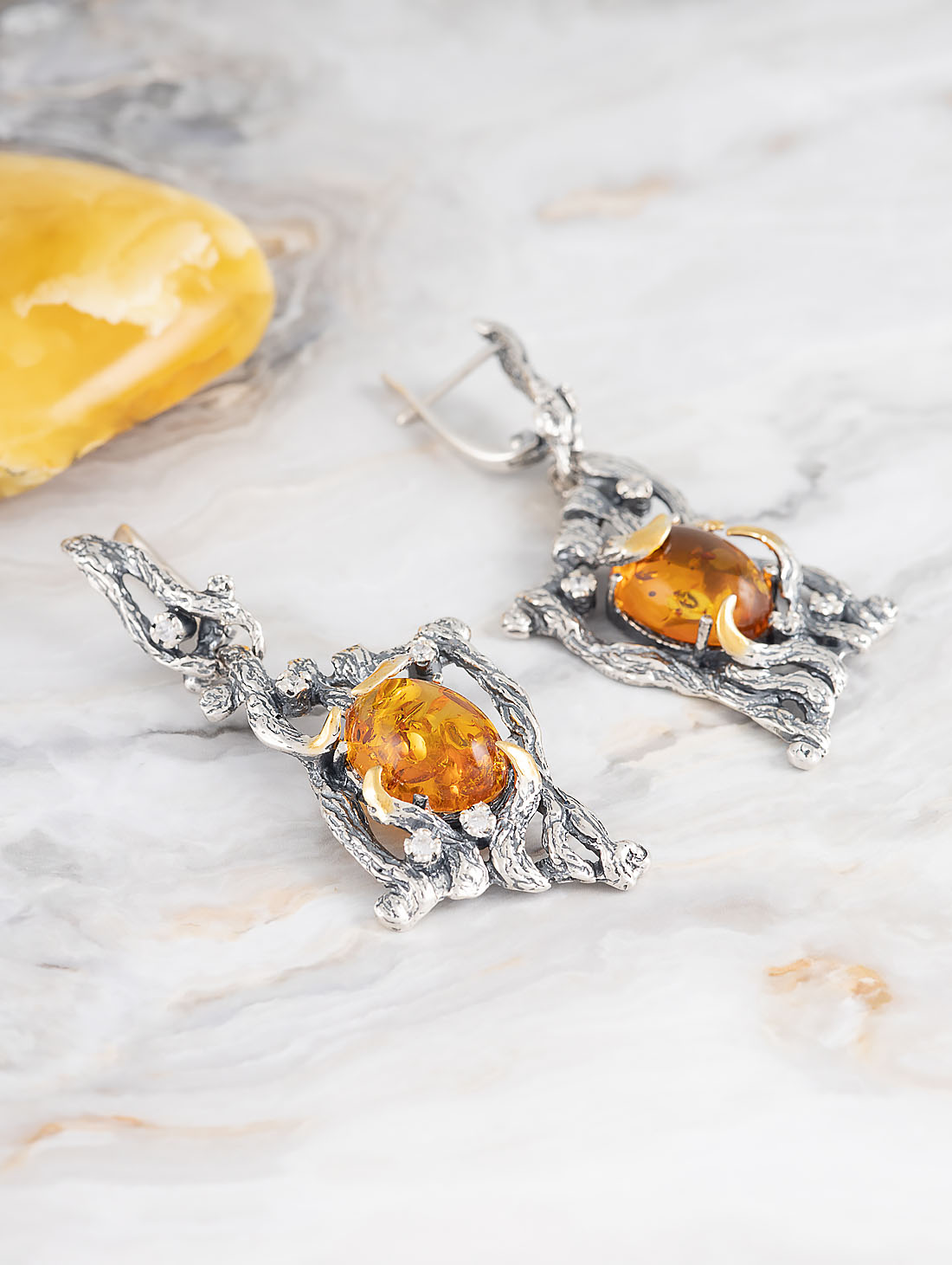 Err1103z Янтарь кор Серьги (Ag 925)