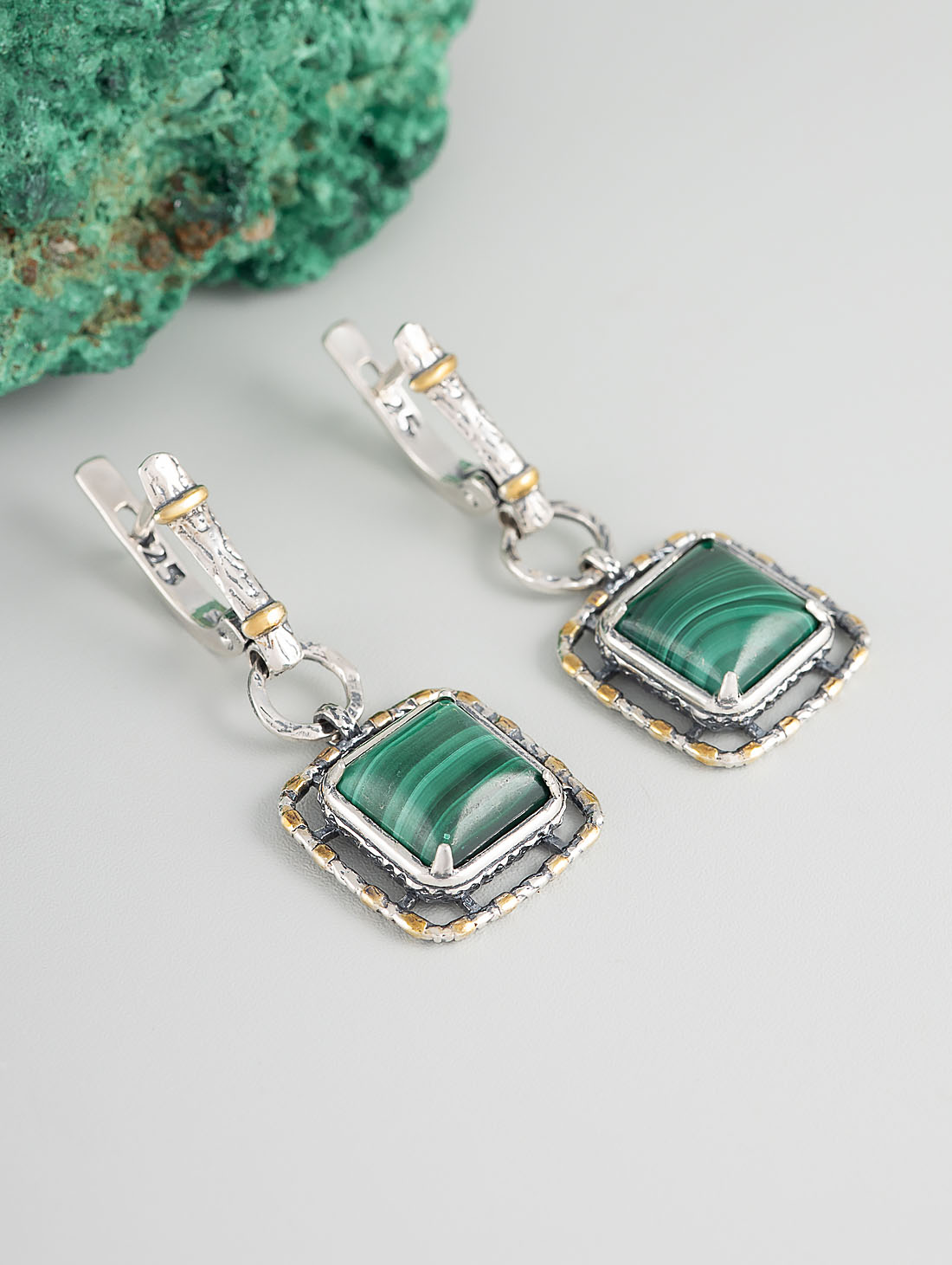 Err1324z Малахит Серьги (Ag 925)