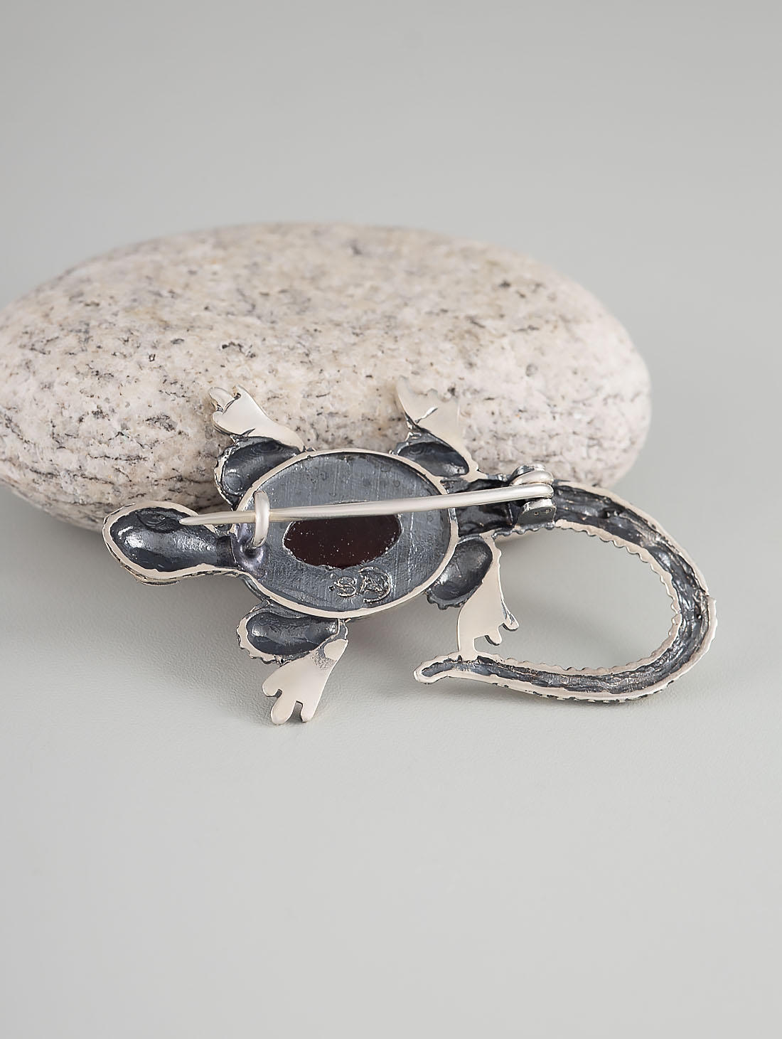 Brr1264z Сердолик Брошь (Ag 925)