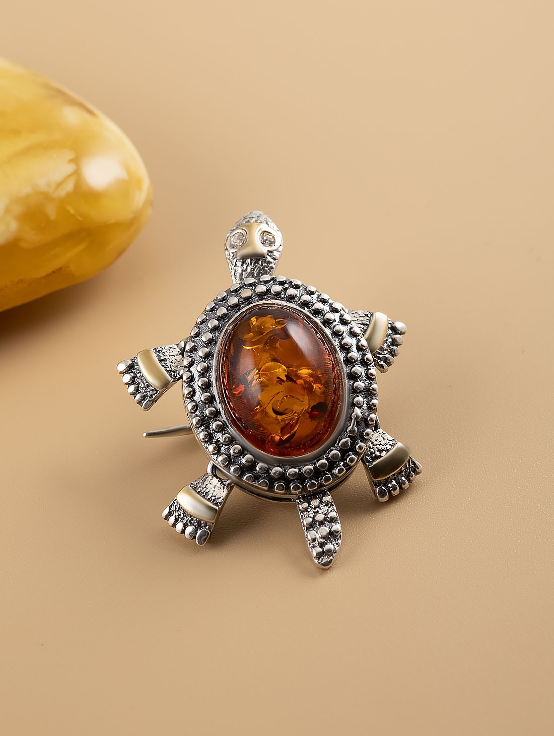 Brr1265z Янтарь кор Брошь (Ag 925)