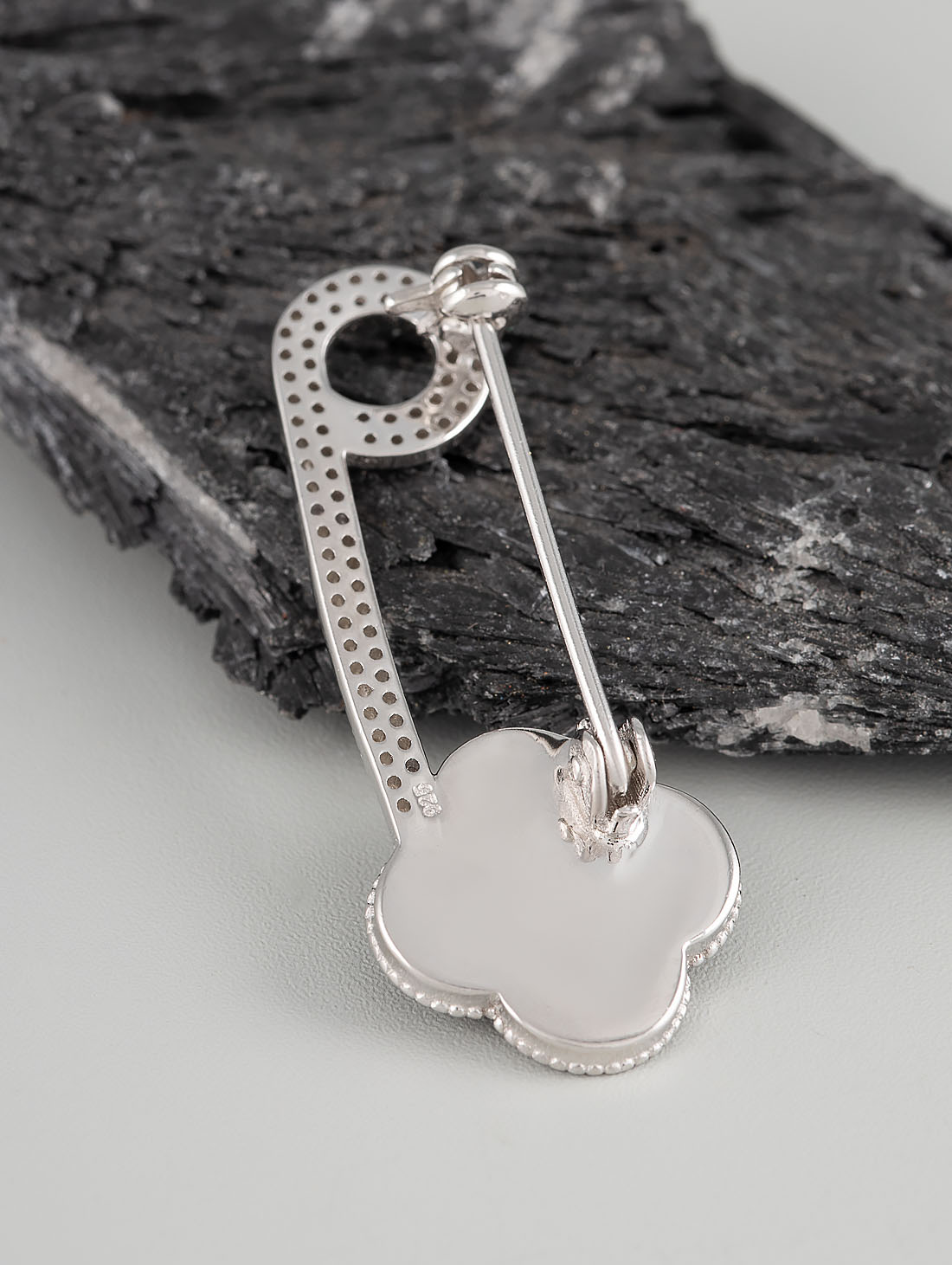 B00208r черн Брошь (Ag 925)