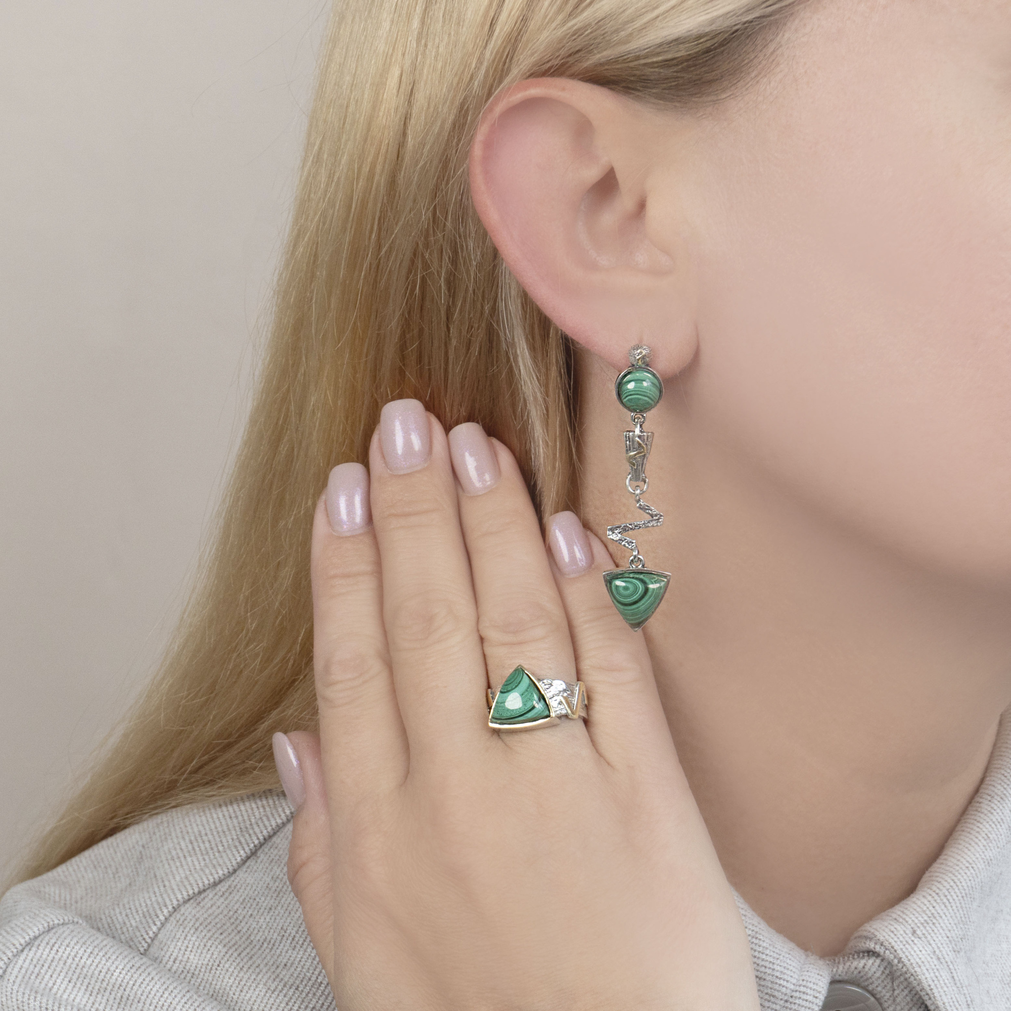 Err1198z Малахит Серьги (Ag 925)