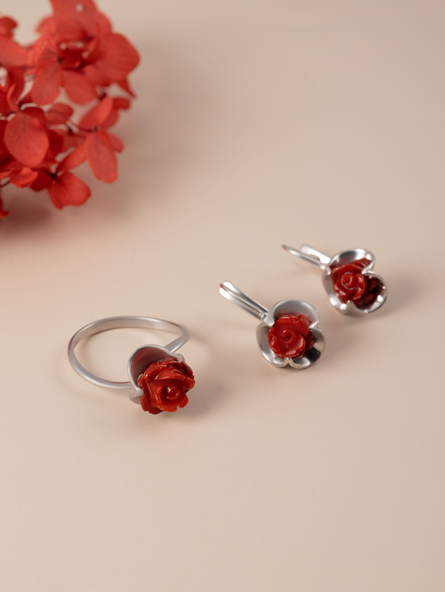 1274R Коралл узор крас Серьги (Ag 925)